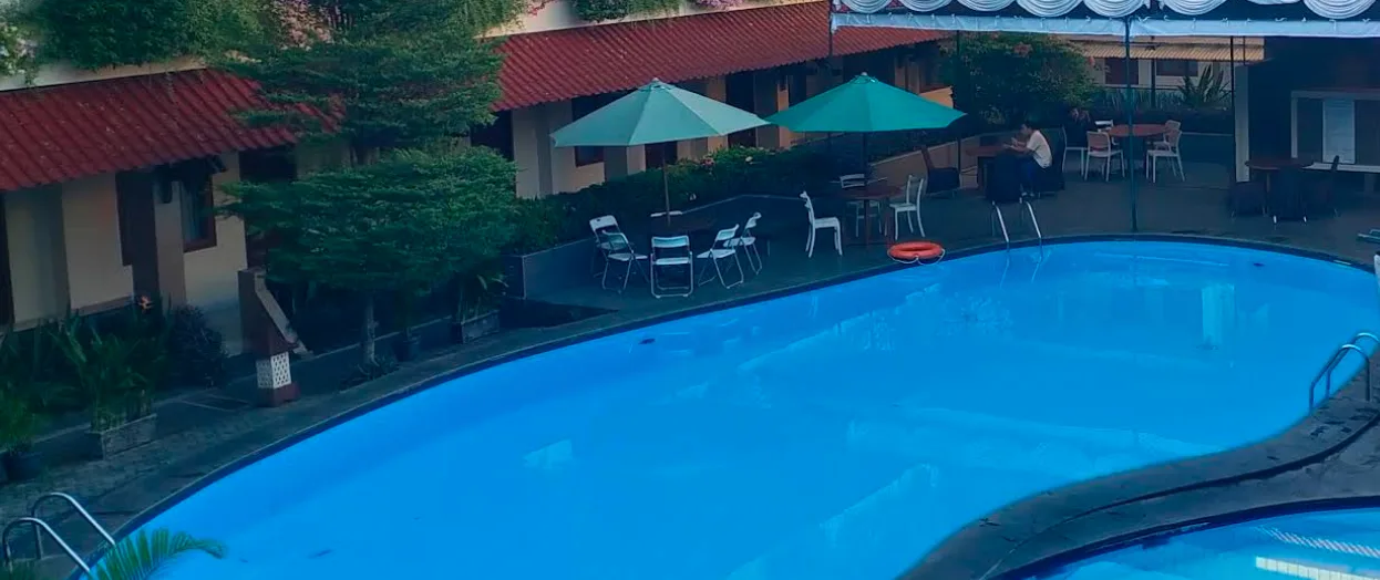 Kolam renang Cakra Kembang